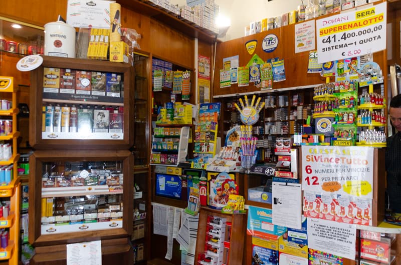 interno; tabaccheria; livorno;
