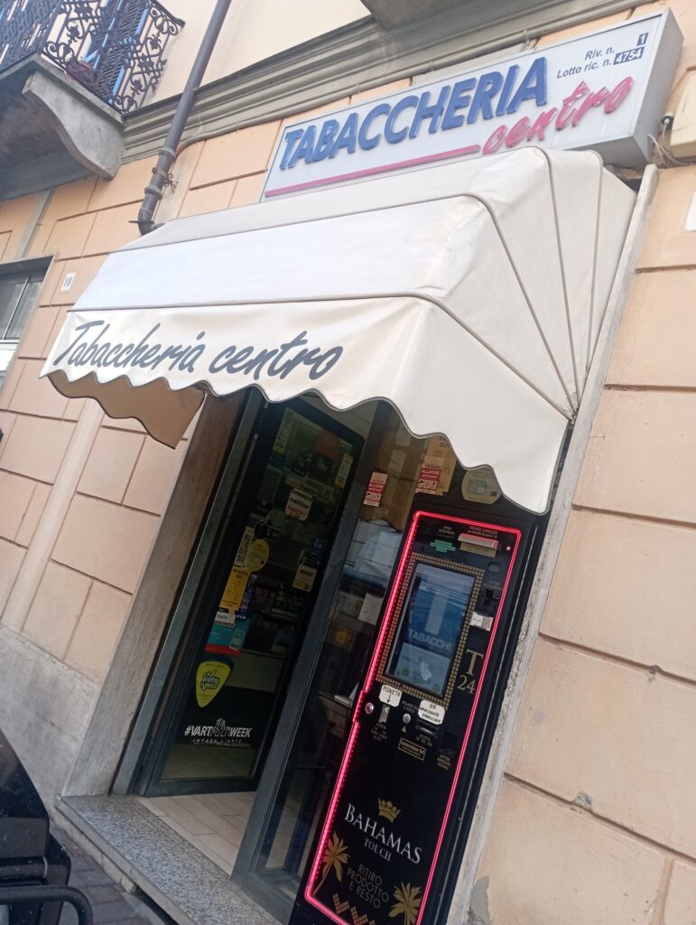 Esterno Tabaccheria; centro Varzi Pavia;