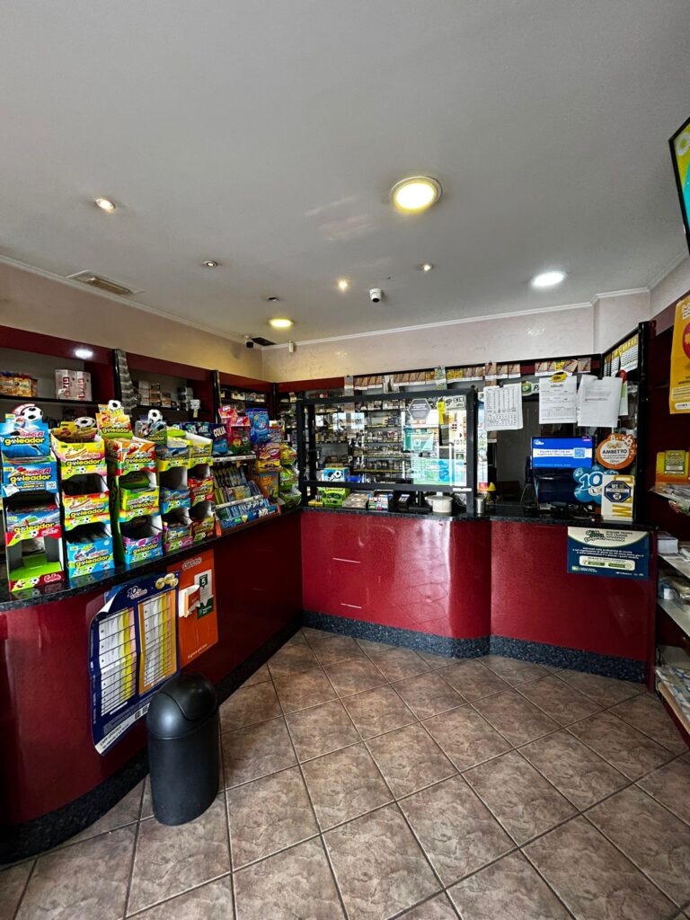 Interno Tabaccheria 44; Roma;