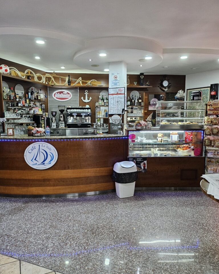 foto interno Cafè le Vele; Porto San Giorgio; Fermo;