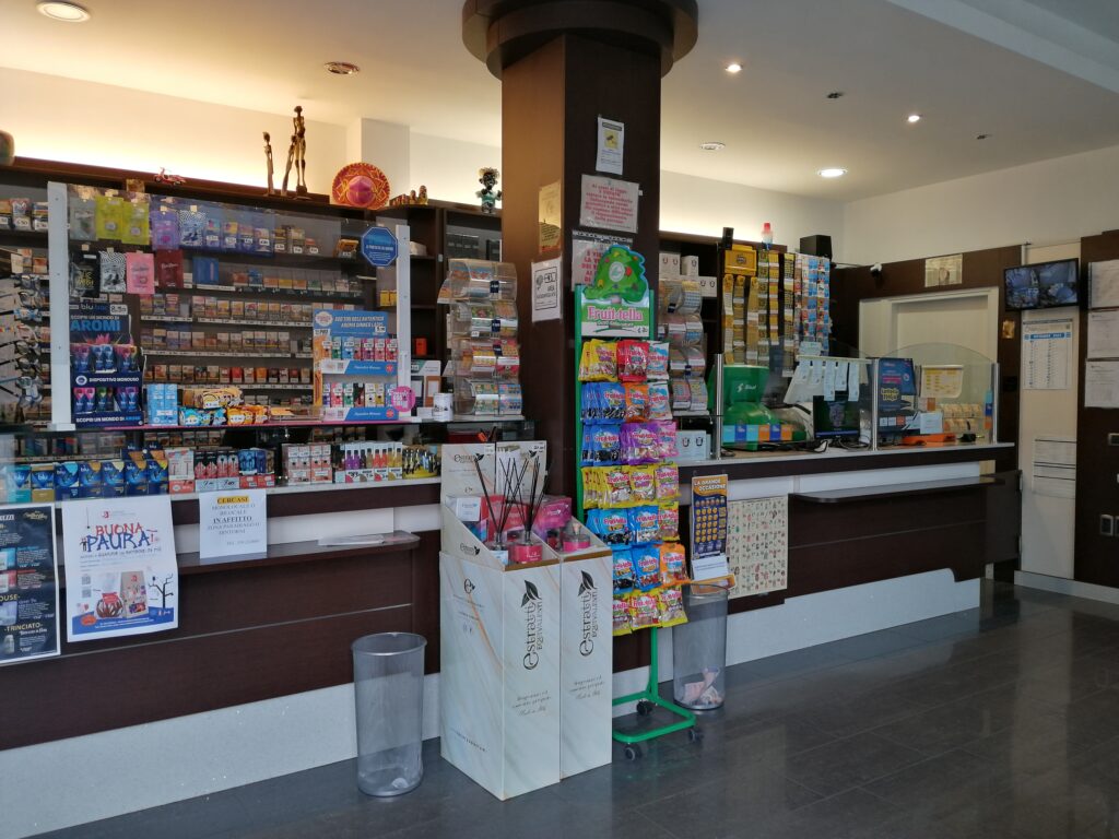 Interno Tabaccheria; Montoli; Milano;