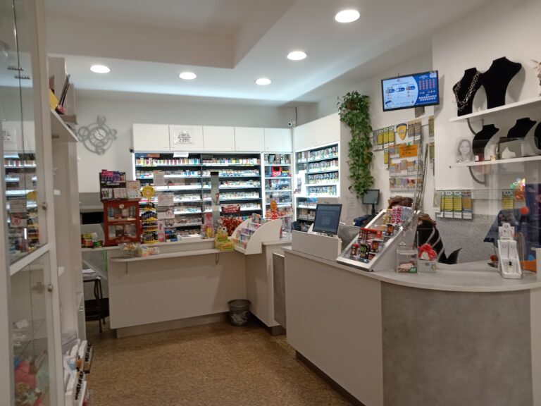 Interno; Tabacchi Riasi Katia; Bologna;