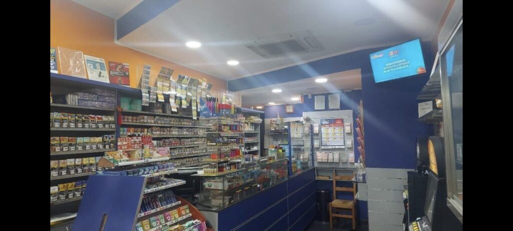 Interno; Tabaccheria 194 Torino;
