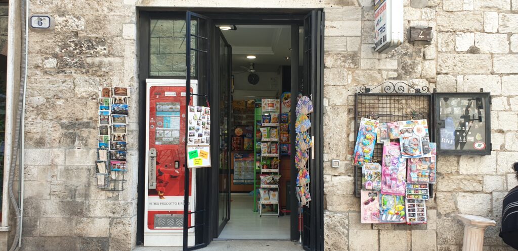 Esterno Tabacchi; Elisa a Narni; Terni;